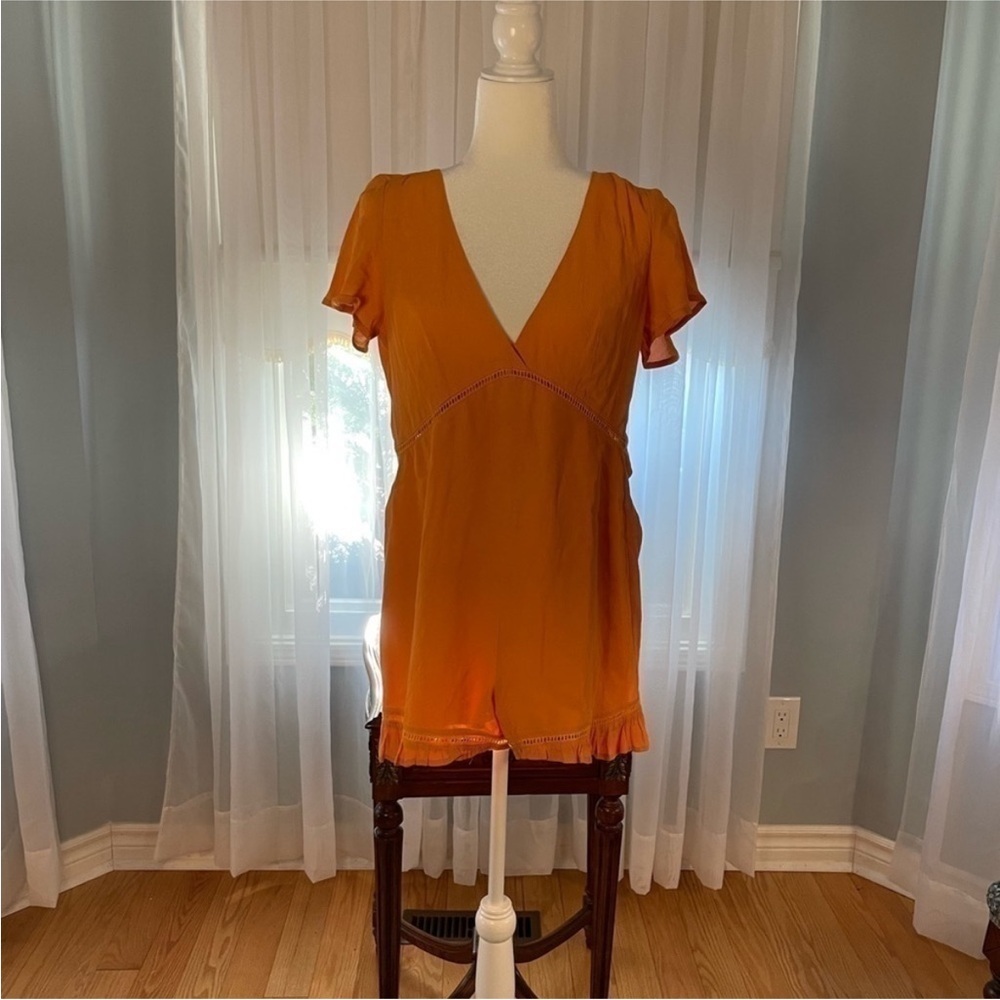 Lumiere Orange Ruffle Hem Short Sleeve Romper Size small - Picture 7 of 8